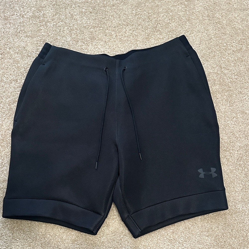 Under Armour Men's Black Athletic Shorts-XL